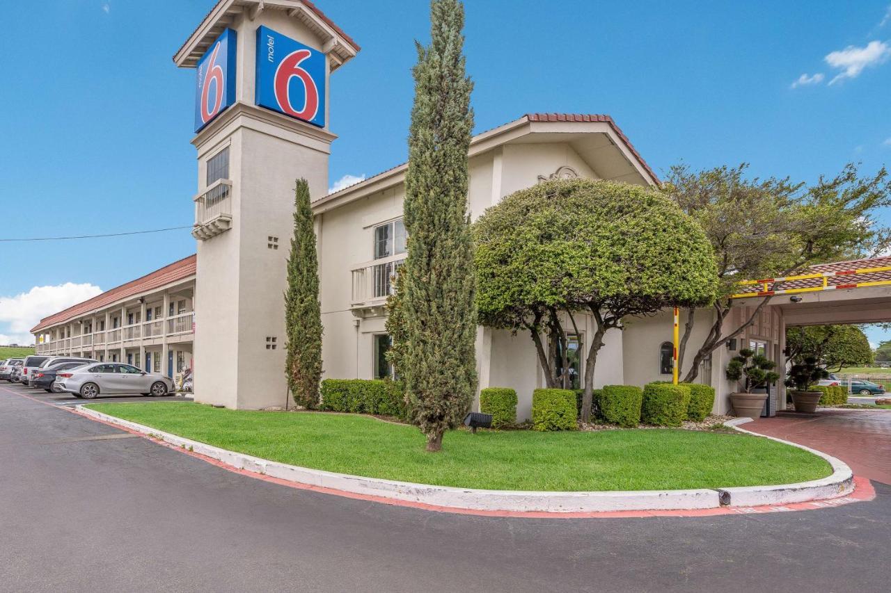 Motel 6-Dallas, Tx - Market Center Eksteriør billede