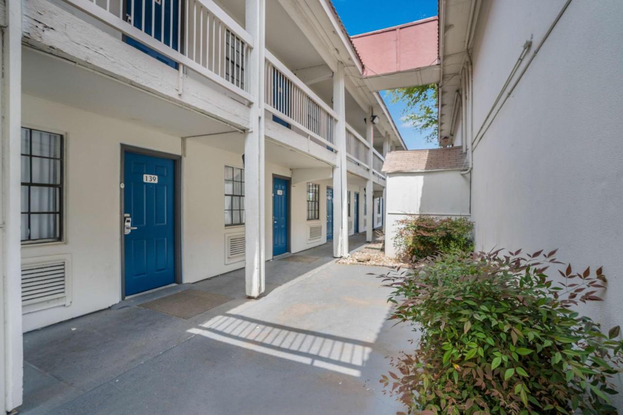 Motel 6-Dallas, Tx - Market Center Eksteriør billede