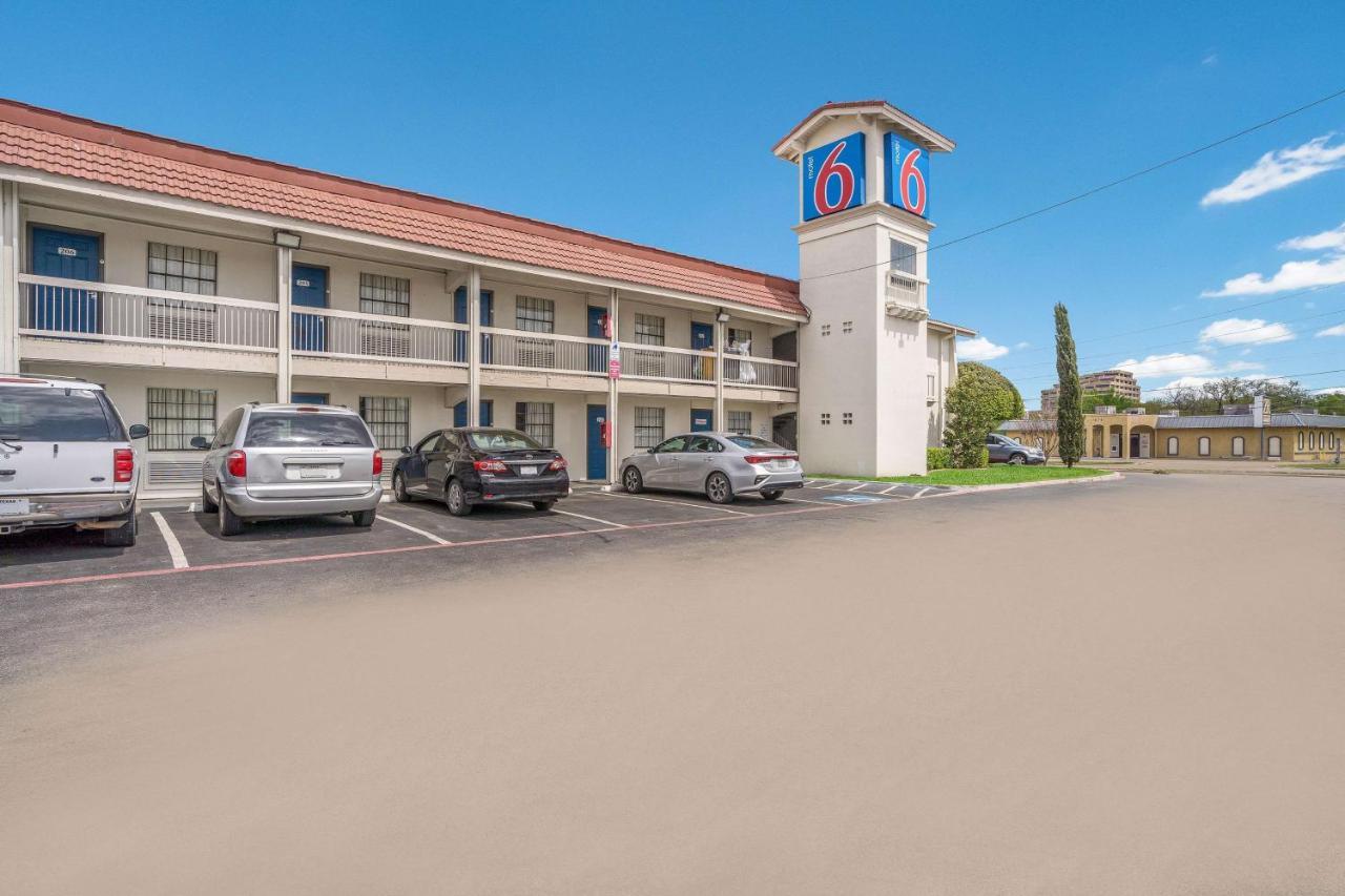 Motel 6-Dallas, Tx - Market Center Eksteriør billede