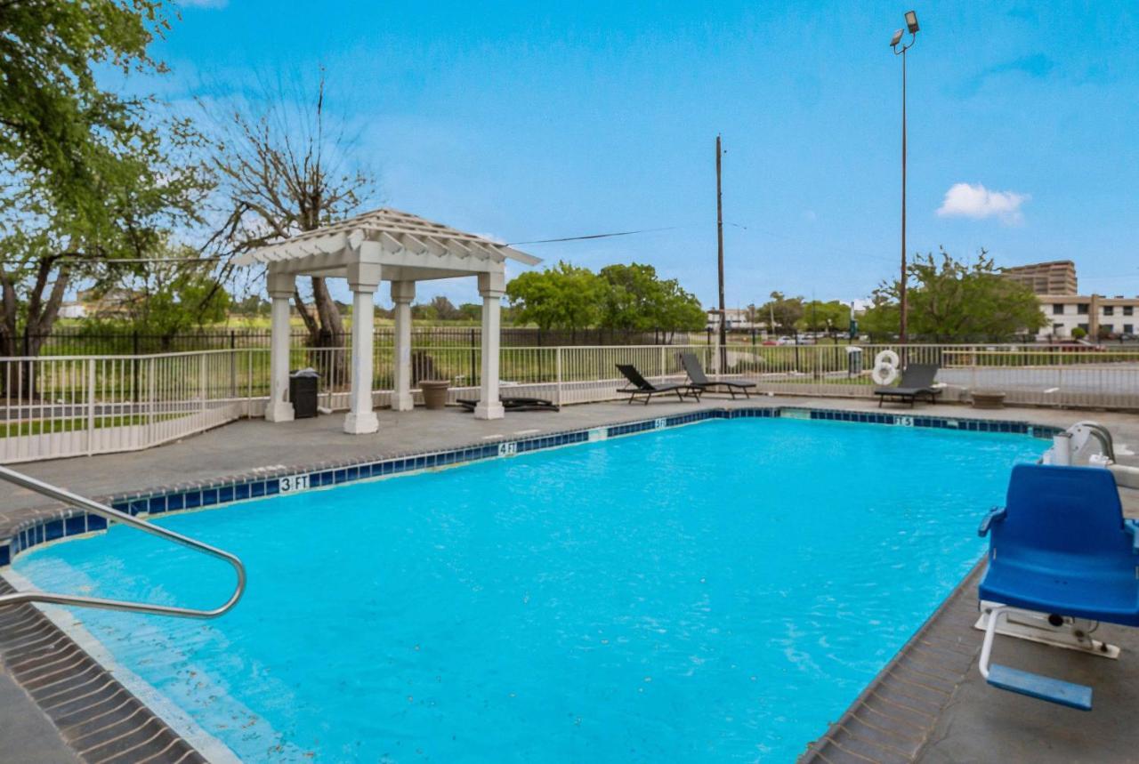 Motel 6-Dallas, Tx - Market Center Eksteriør billede