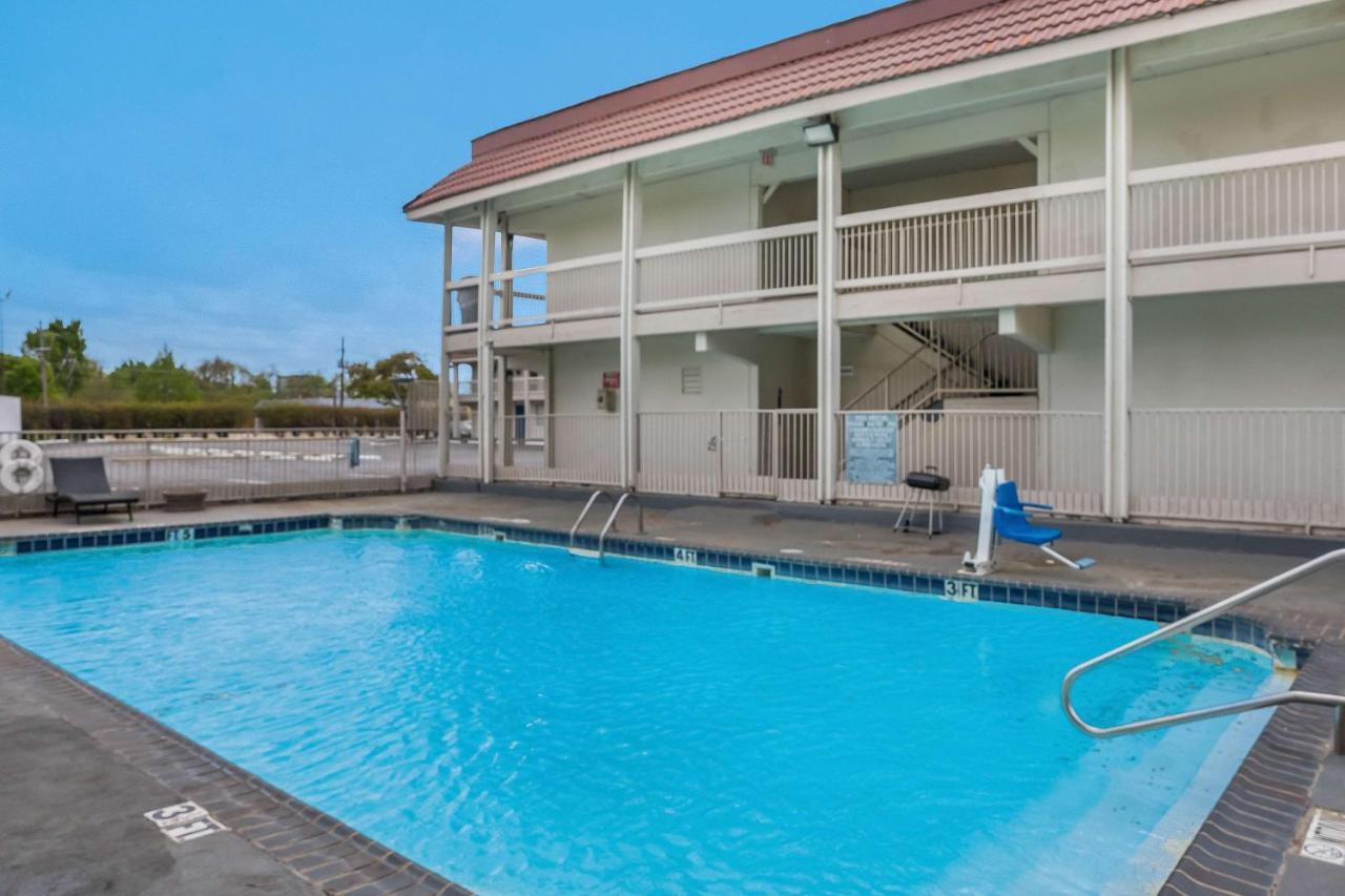 Motel 6-Dallas, Tx - Market Center Eksteriør billede