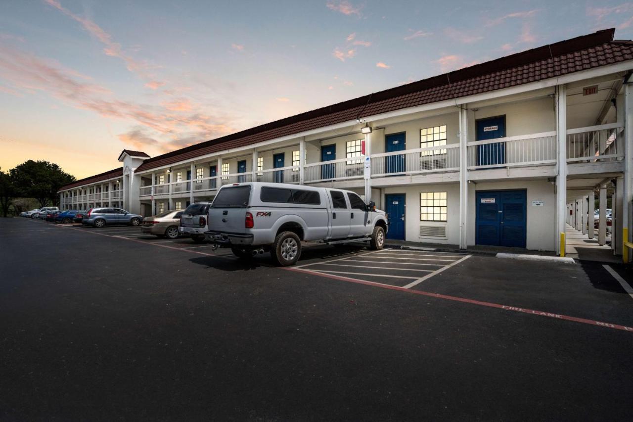 Motel 6-Dallas, Tx - Market Center Eksteriør billede