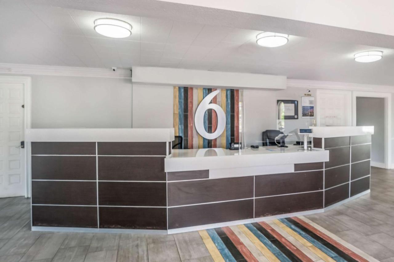 Motel 6-Dallas, Tx - Market Center Eksteriør billede