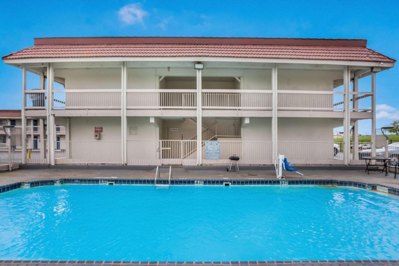 Motel 6-Dallas, Tx - Market Center Eksteriør billede