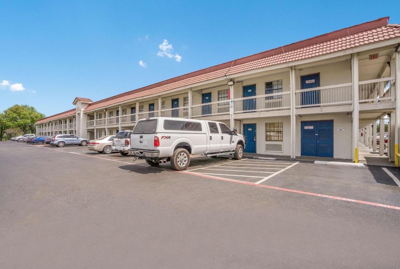 Motel 6-Dallas, Tx - Market Center Eksteriør billede