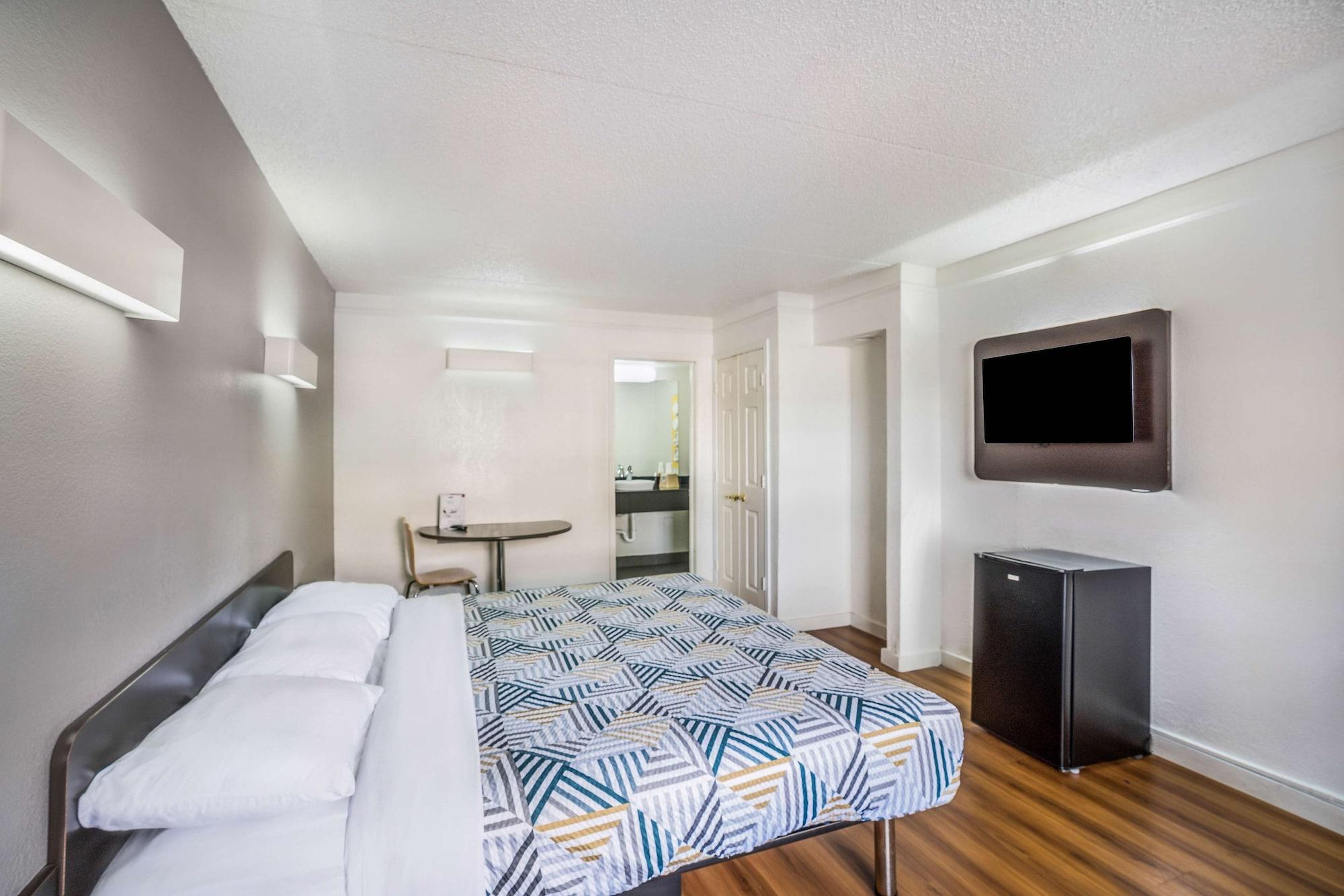 Motel 6-Dallas, Tx - Market Center Eksteriør billede