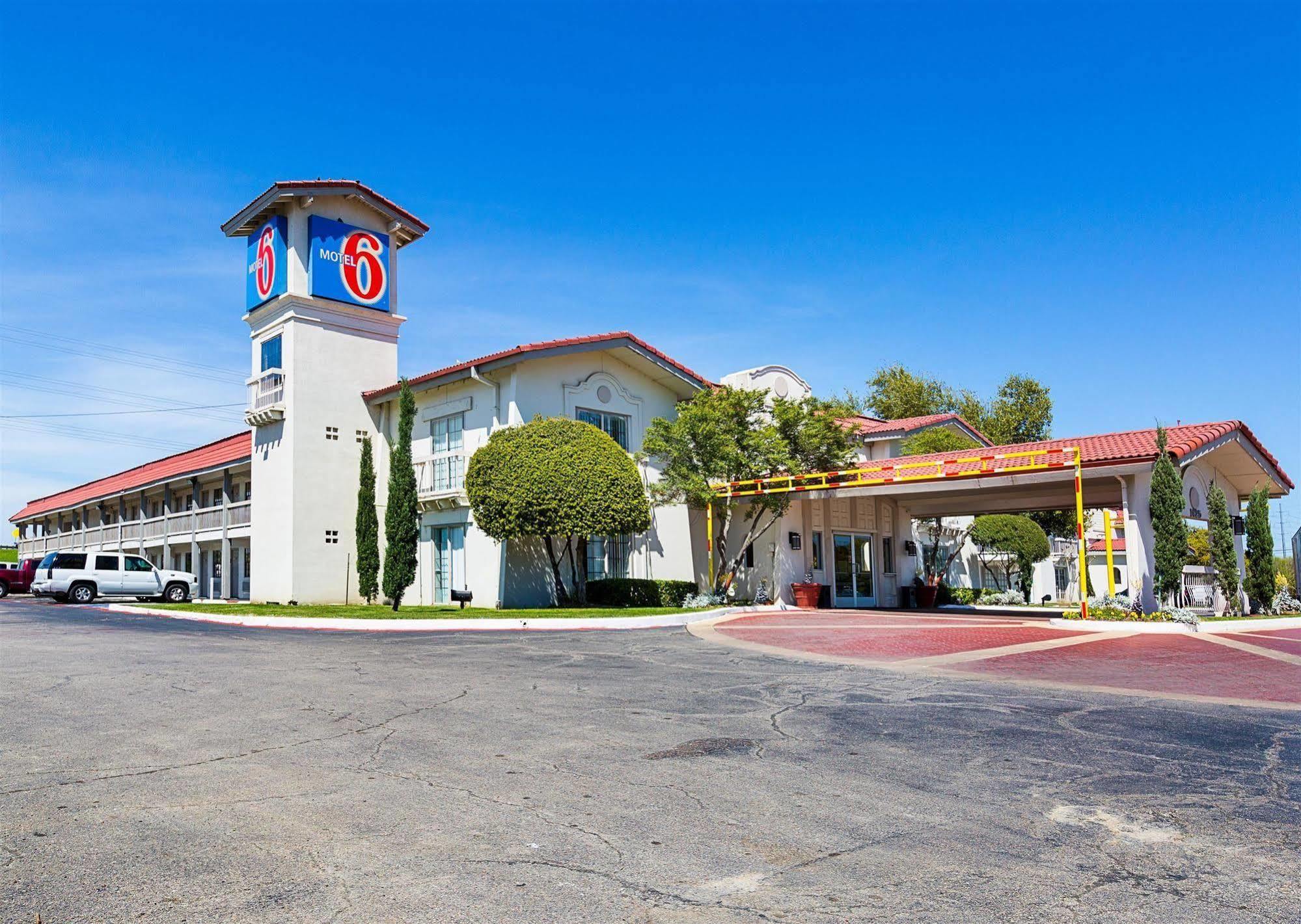 Motel 6-Dallas, Tx - Market Center Eksteriør billede
