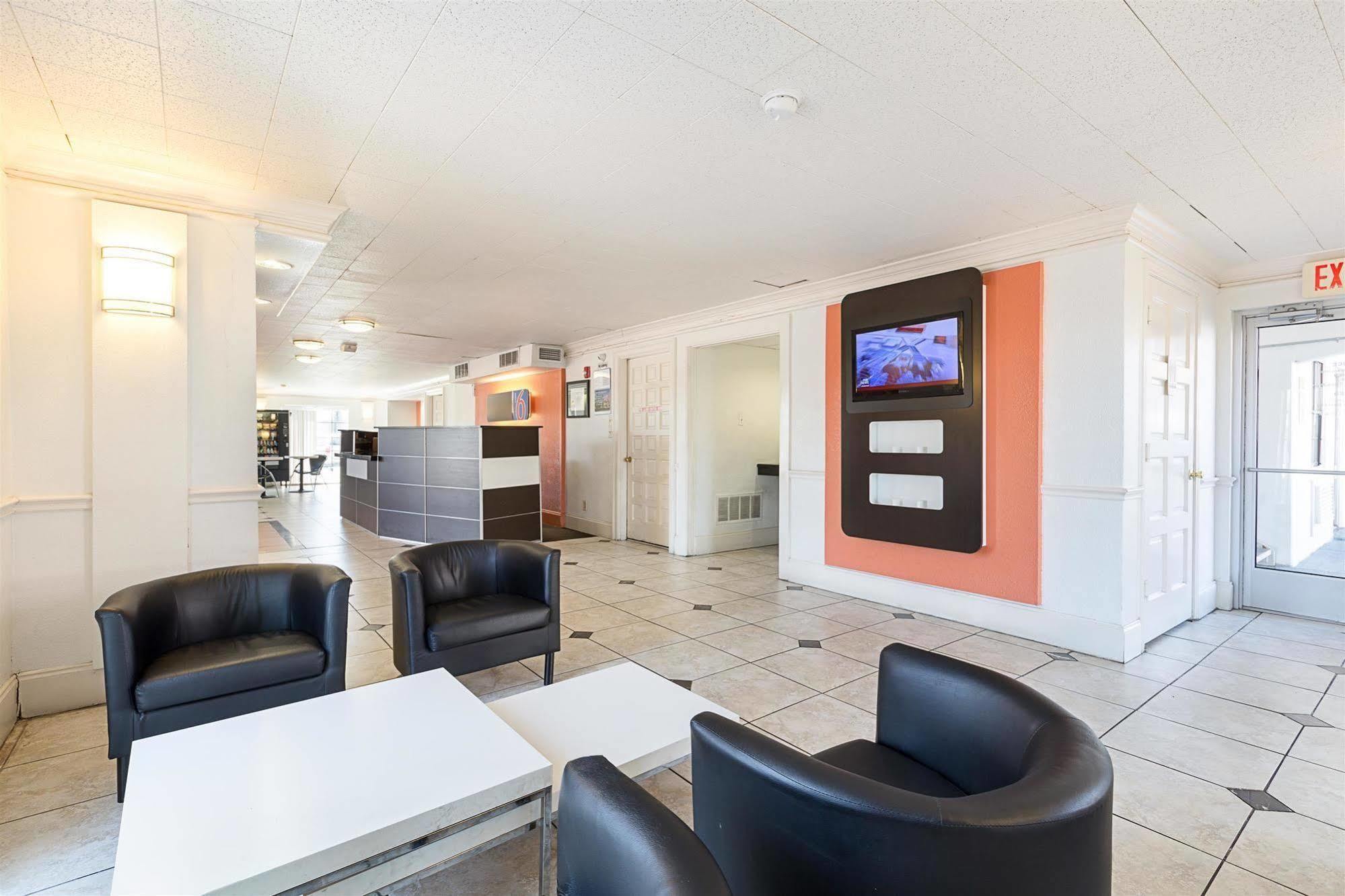 Motel 6-Dallas, Tx - Market Center Eksteriør billede