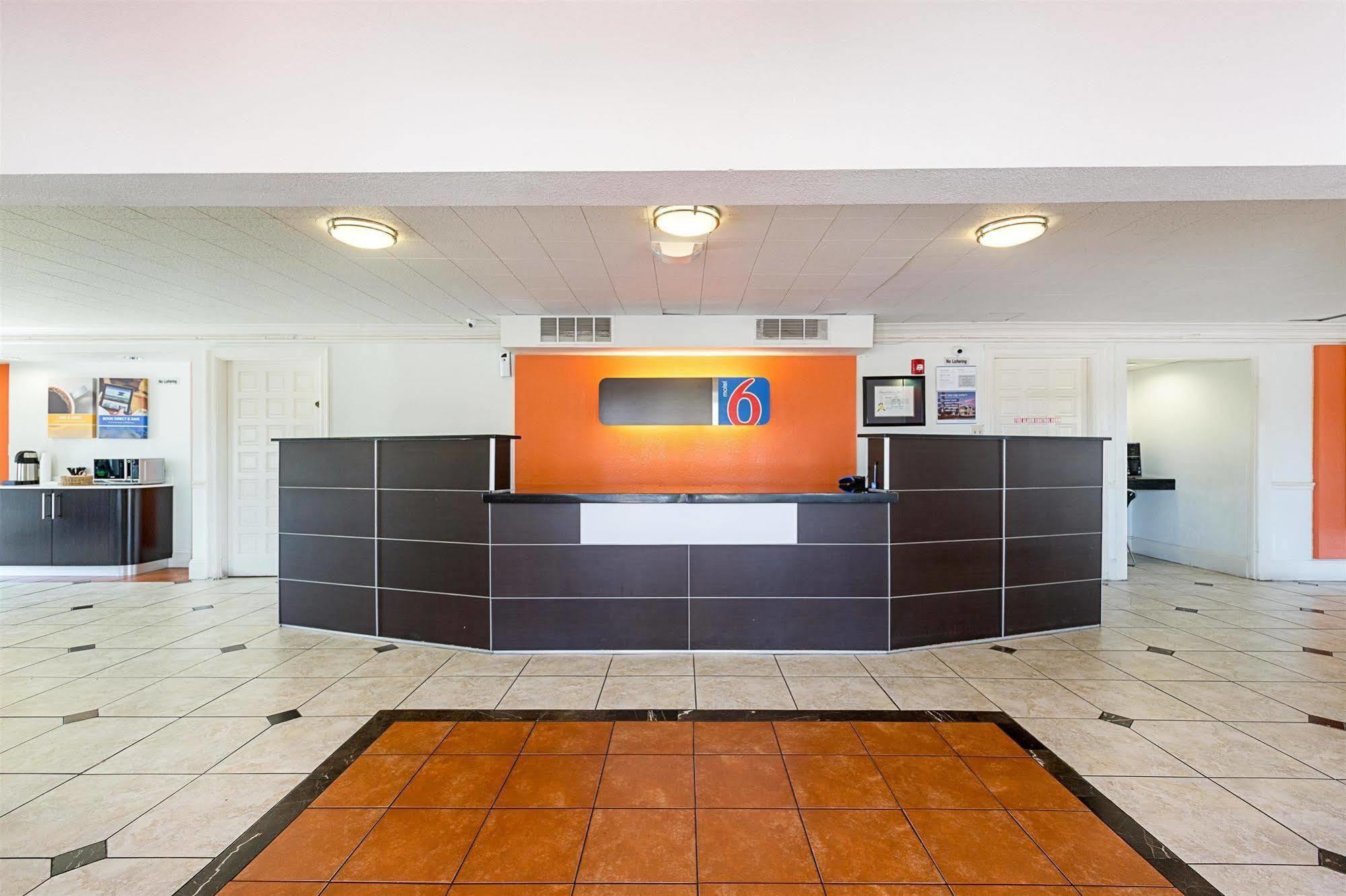 Motel 6-Dallas, Tx - Market Center Eksteriør billede