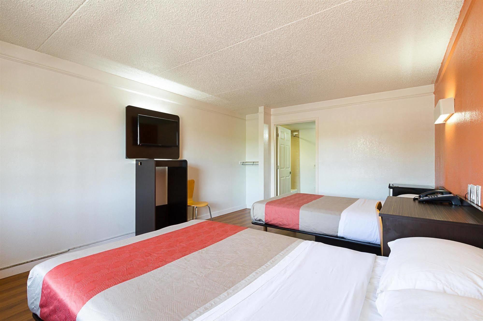 Motel 6-Dallas, Tx - Market Center Eksteriør billede