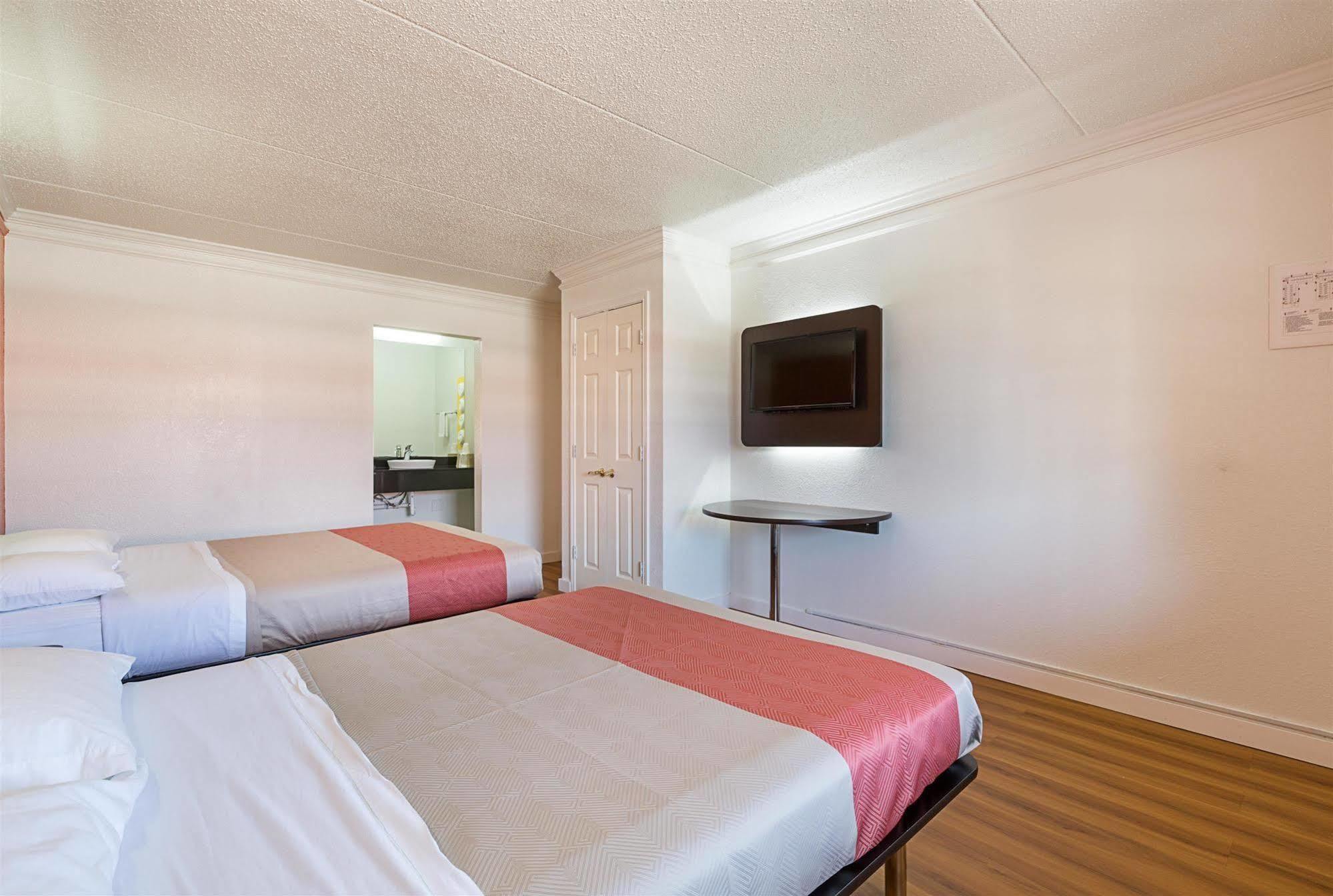Motel 6-Dallas, Tx - Market Center Eksteriør billede