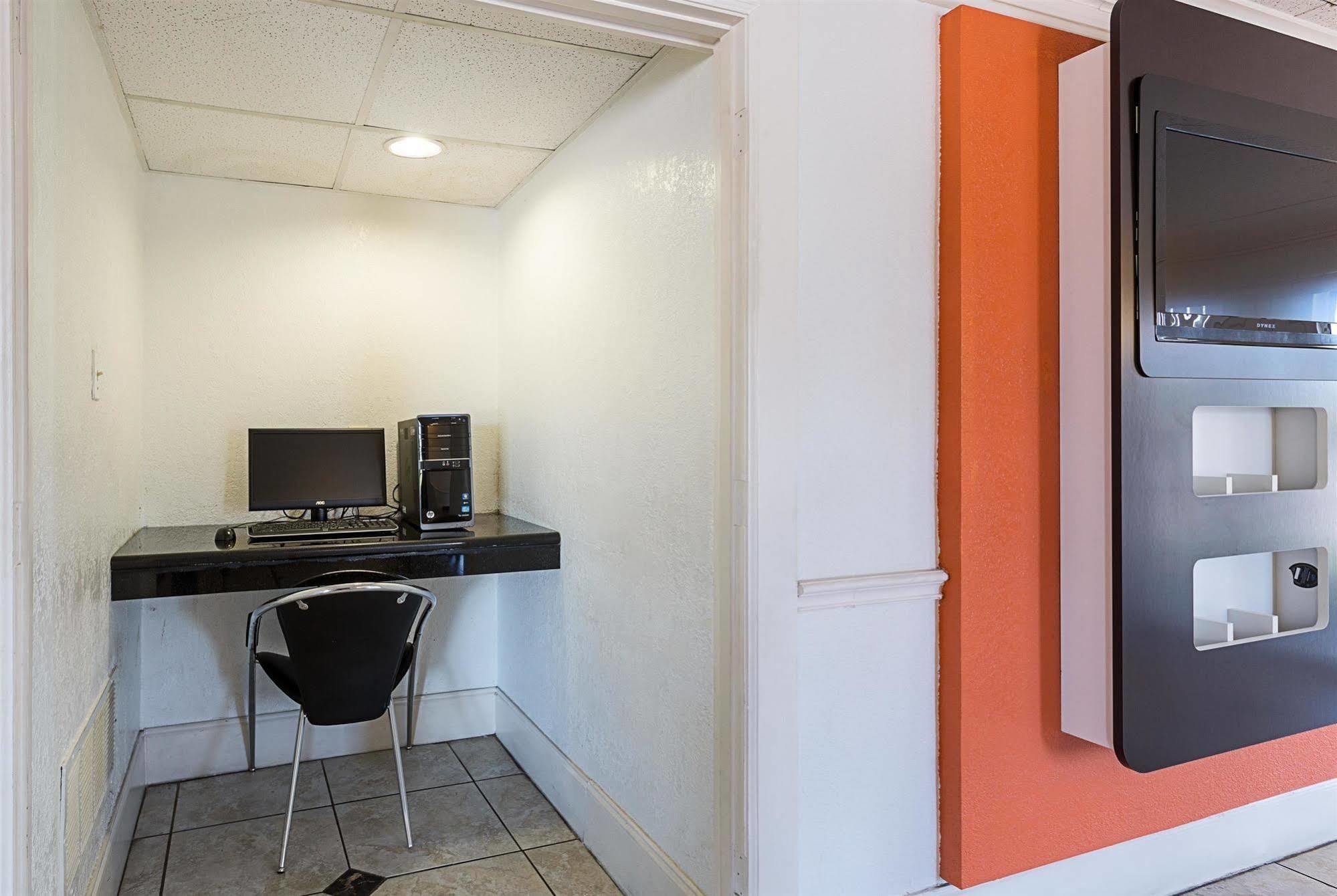 Motel 6-Dallas, Tx - Market Center Eksteriør billede