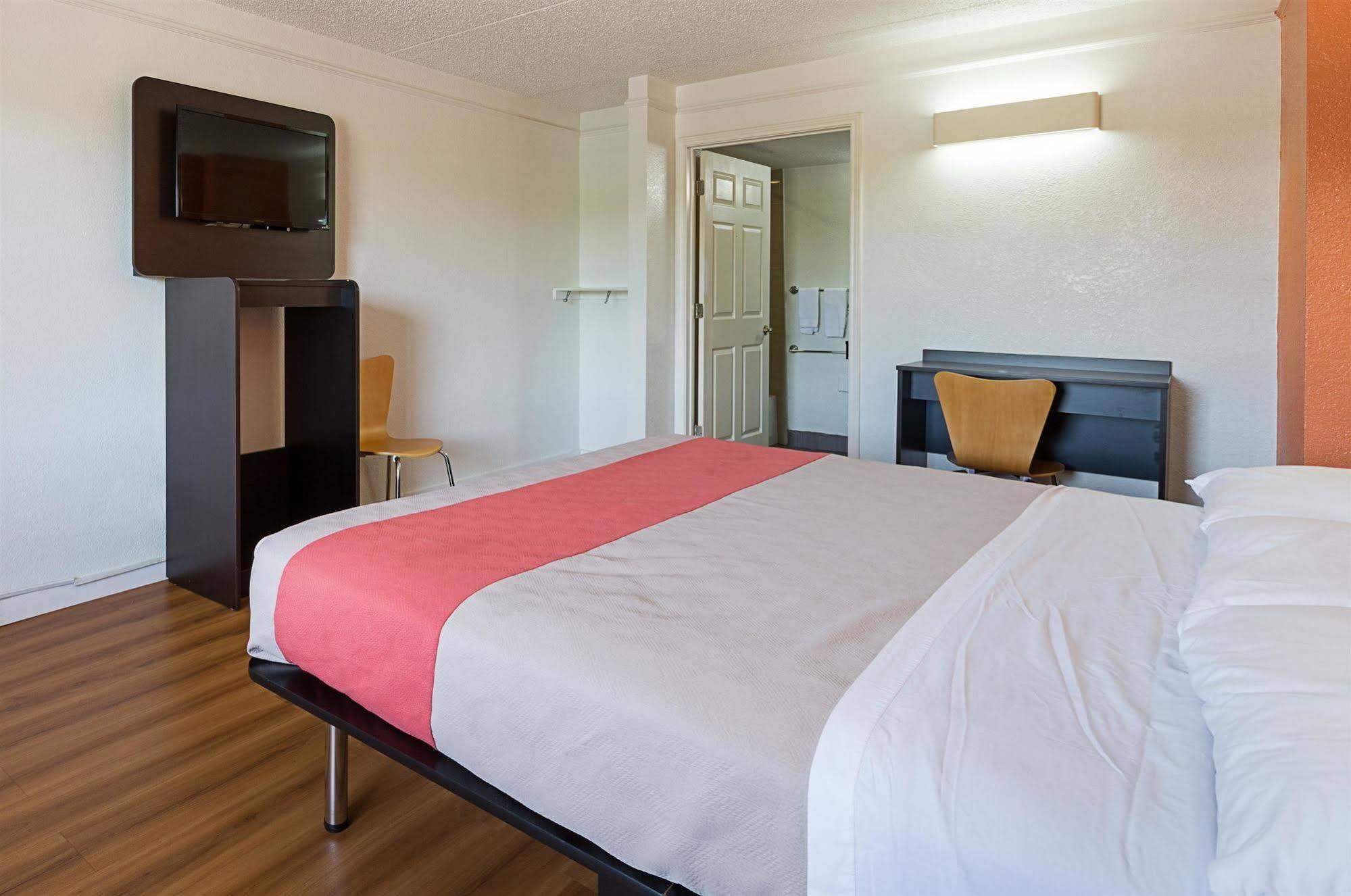 Motel 6-Dallas, Tx - Market Center Eksteriør billede